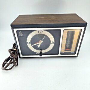 Vintage General Electric GE AM/FM Alarm Clock Radio Model C4501A Woodgrain PARTS